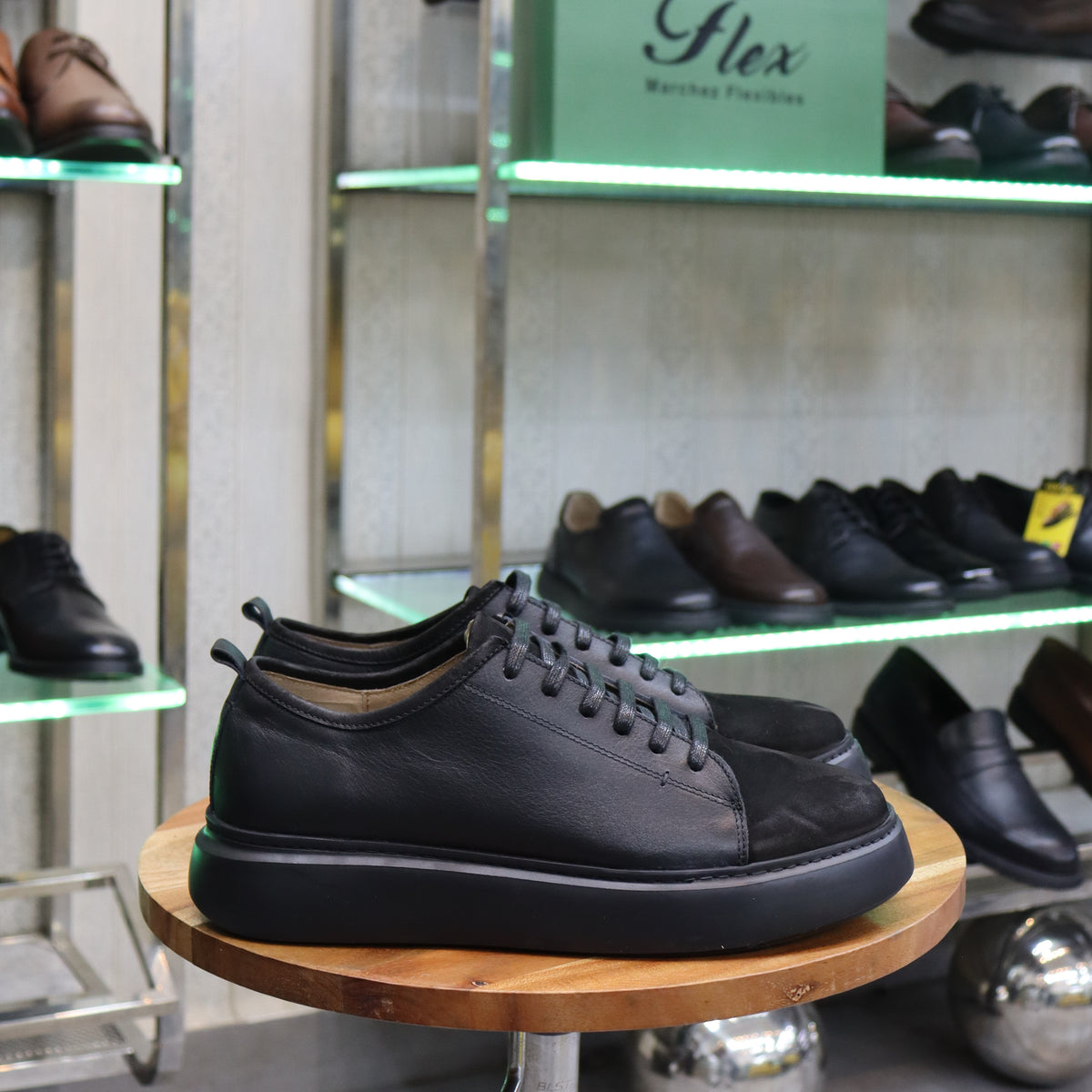 Basket En Cuir Noir - Leta