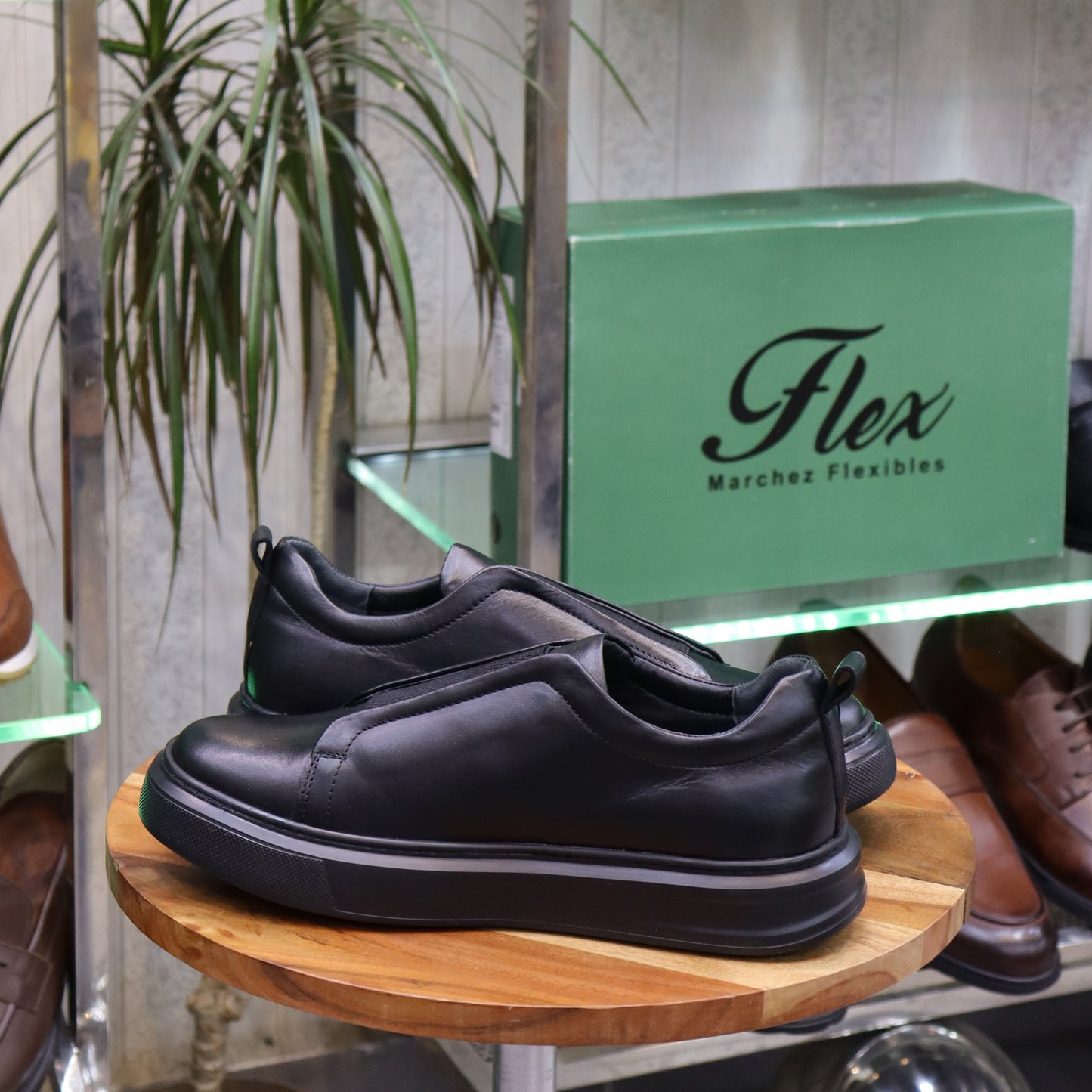 Basket en Cuir Noir- Inge