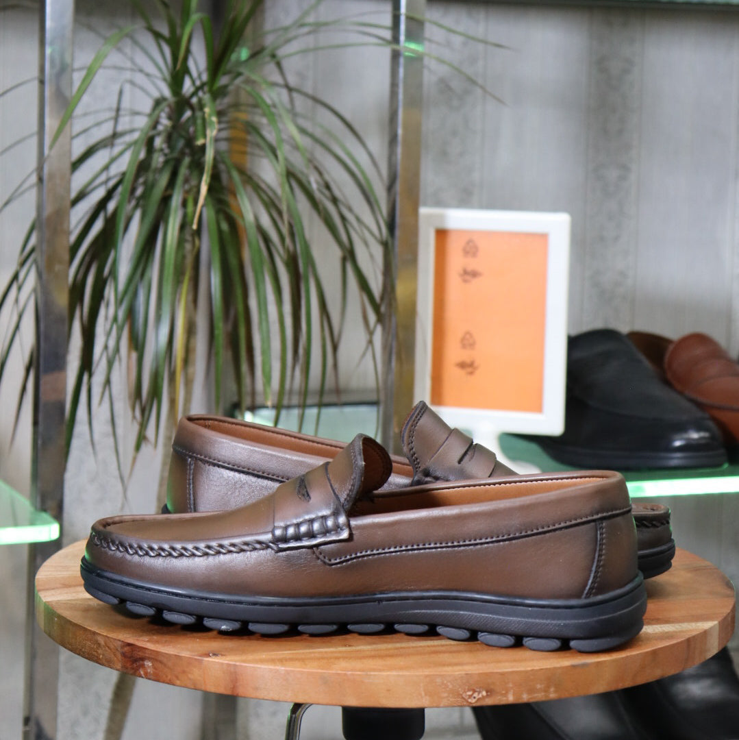 Mocassin En Cuir homme en cuir naturel - Flexshoes, confort et style marocain
Mocassin En Cuir homme en cuir véritable - Flexshoes Maroc, qualité premium