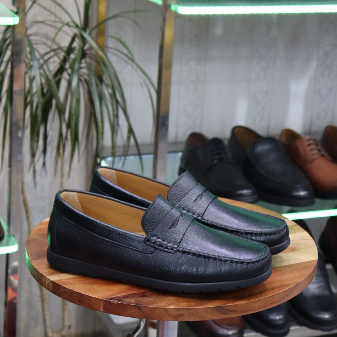 Mocassin Noir En Cuir Renato
