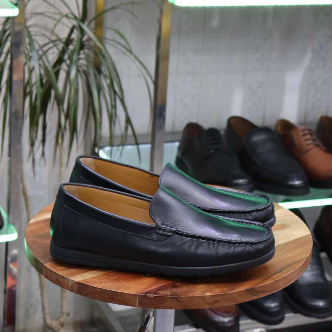 Mocassin Noir En Cuir Saul
