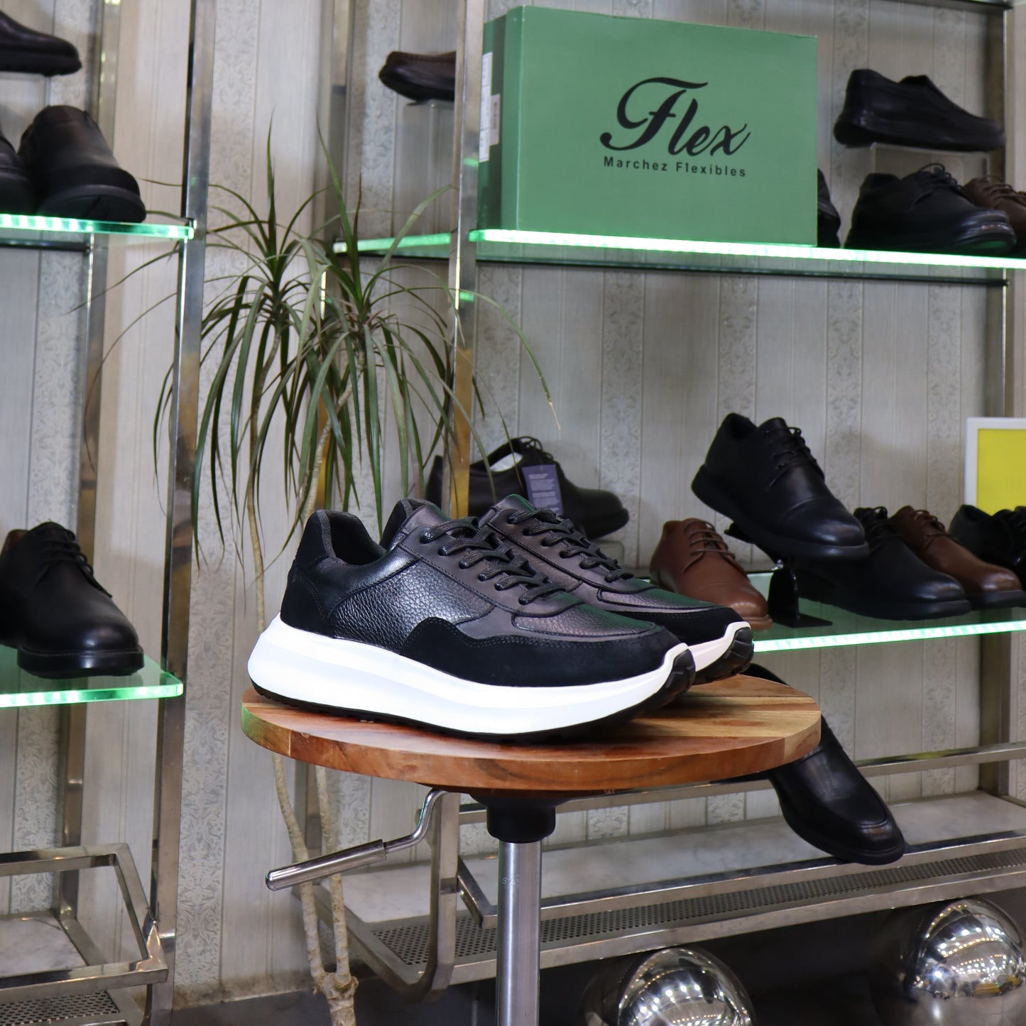 Baskets en cuir noir et daim pour homme, semelle blanche épaisse - Flexshoes
