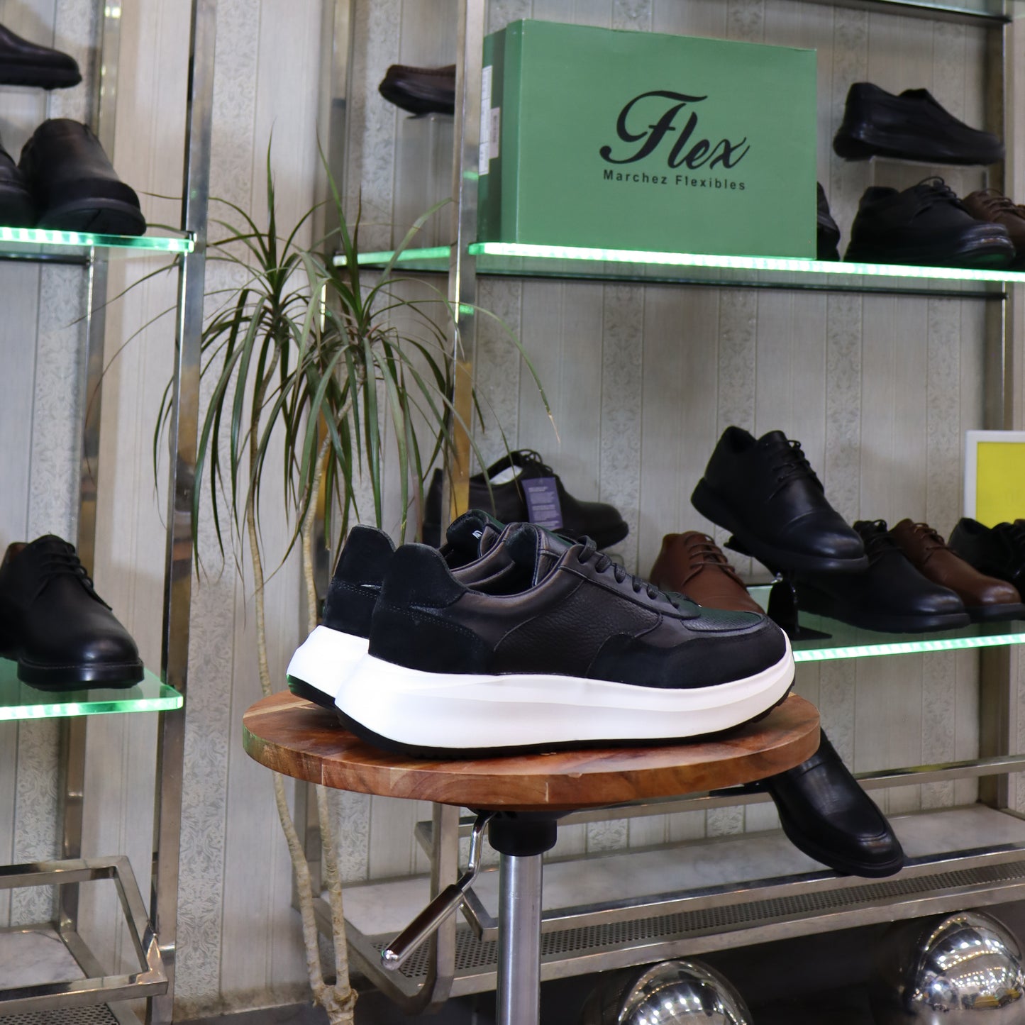 Baskets en cuir noir et daim pour homme, semelle blanche épaisse - Flexshoes