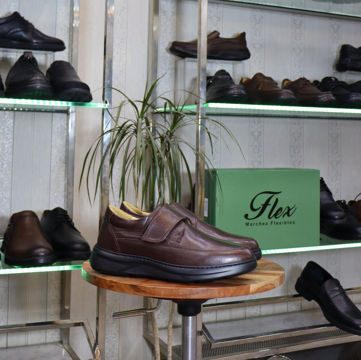 Chaussure confort marron à scratch en cuir pour homme - Flexshoes
