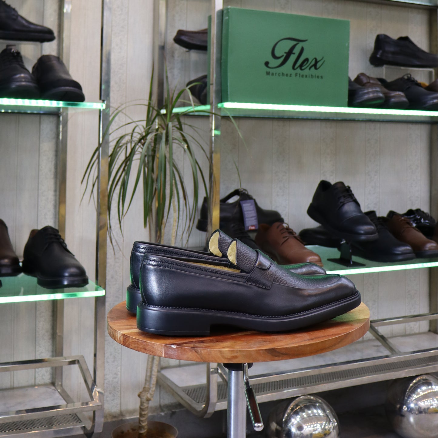 Mocassin penny loafer noir en cuir pour homme - Flexshoes