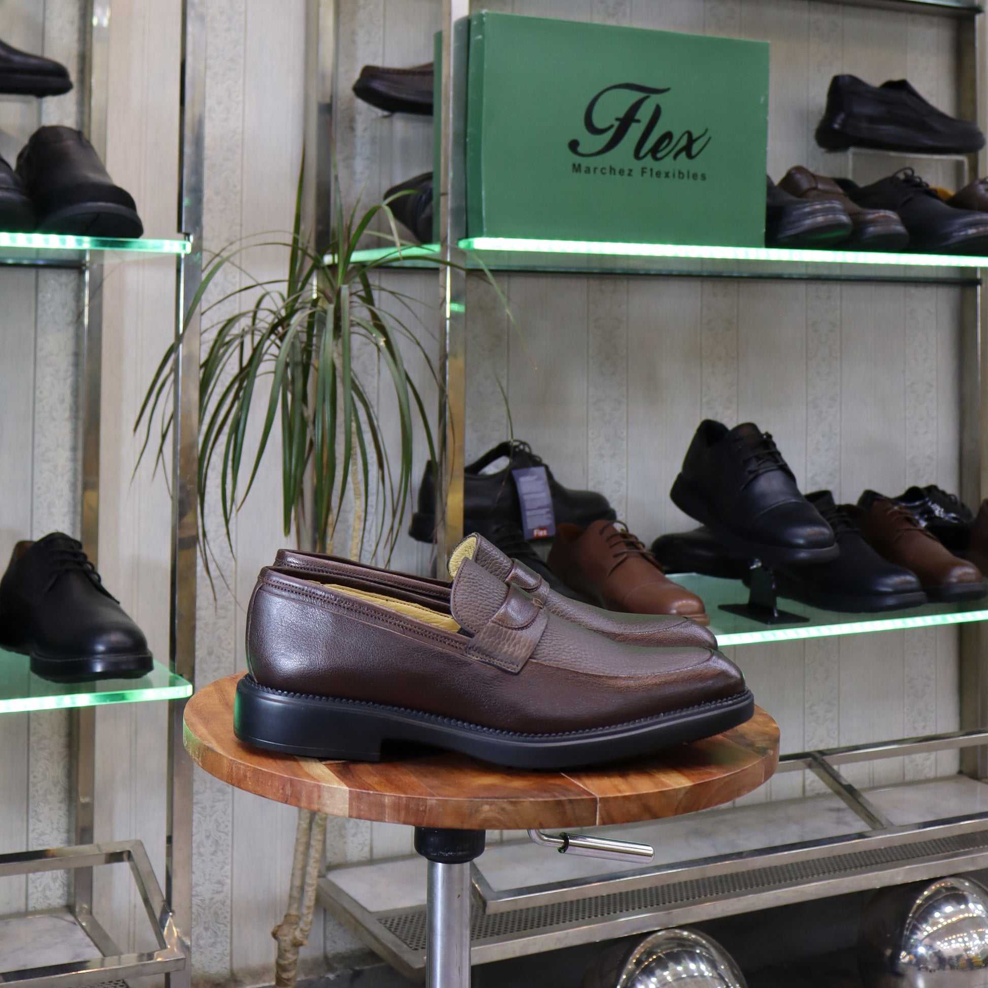 Mocassin penny loafer marron en cuir grainé pour homme - Flexshoes