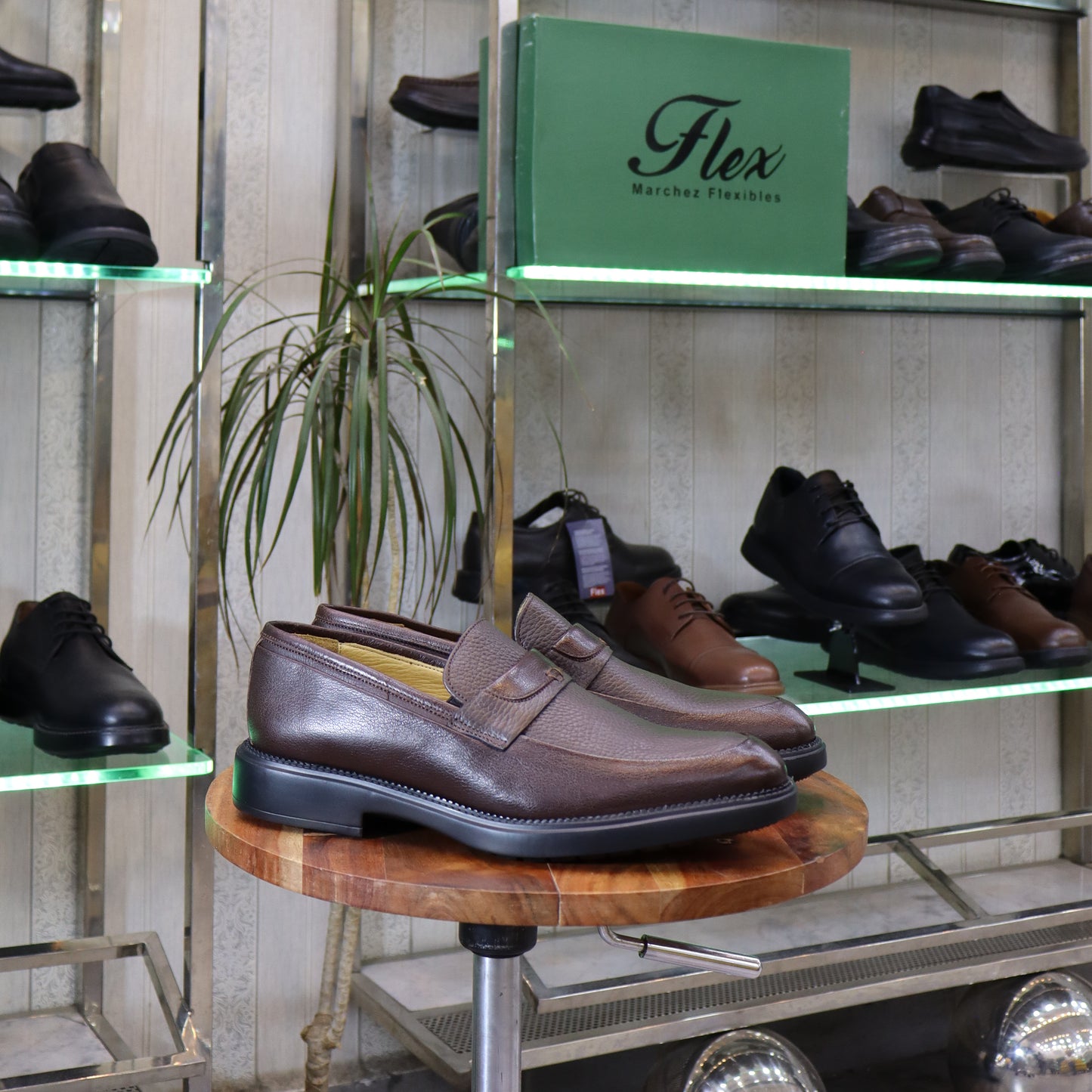 Mocassin penny loafer marron en cuir grainé pour homme - Flexshoes