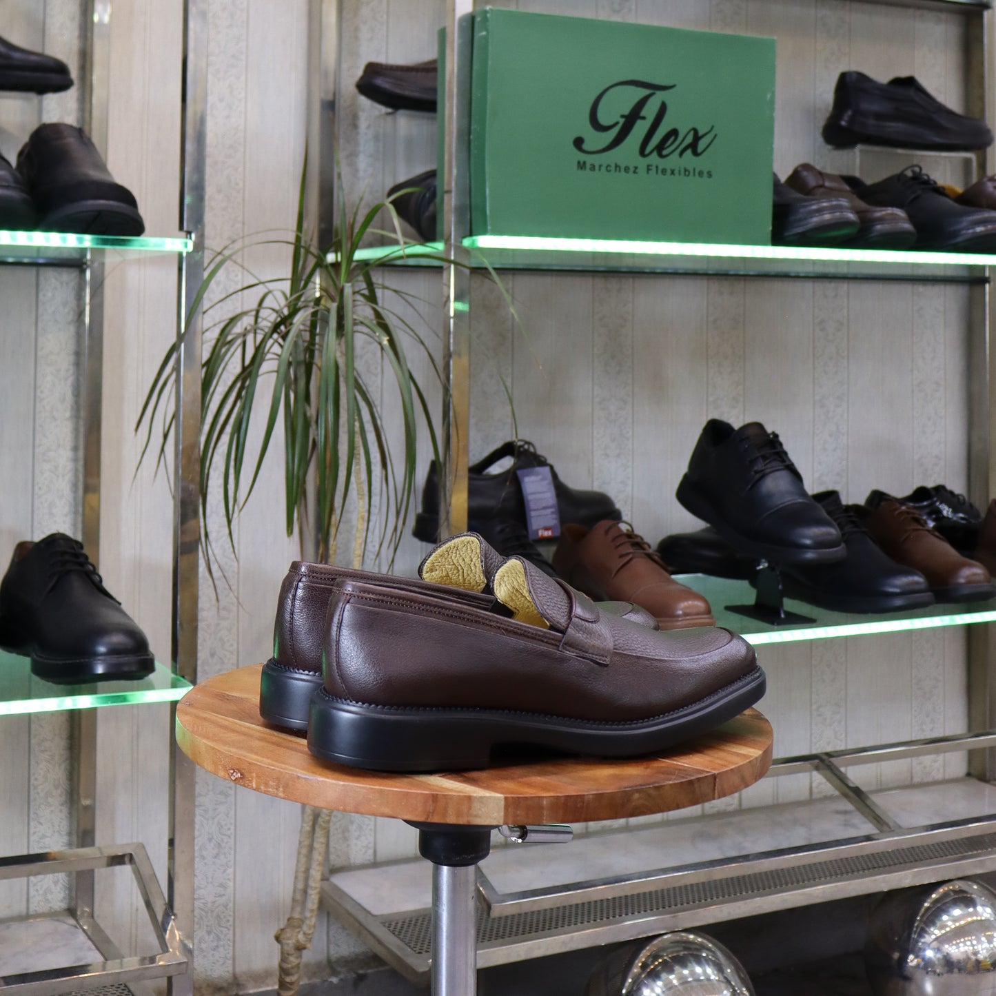 Mocassin penny loafer marron en cuir grainé pour homme - Flexshoes