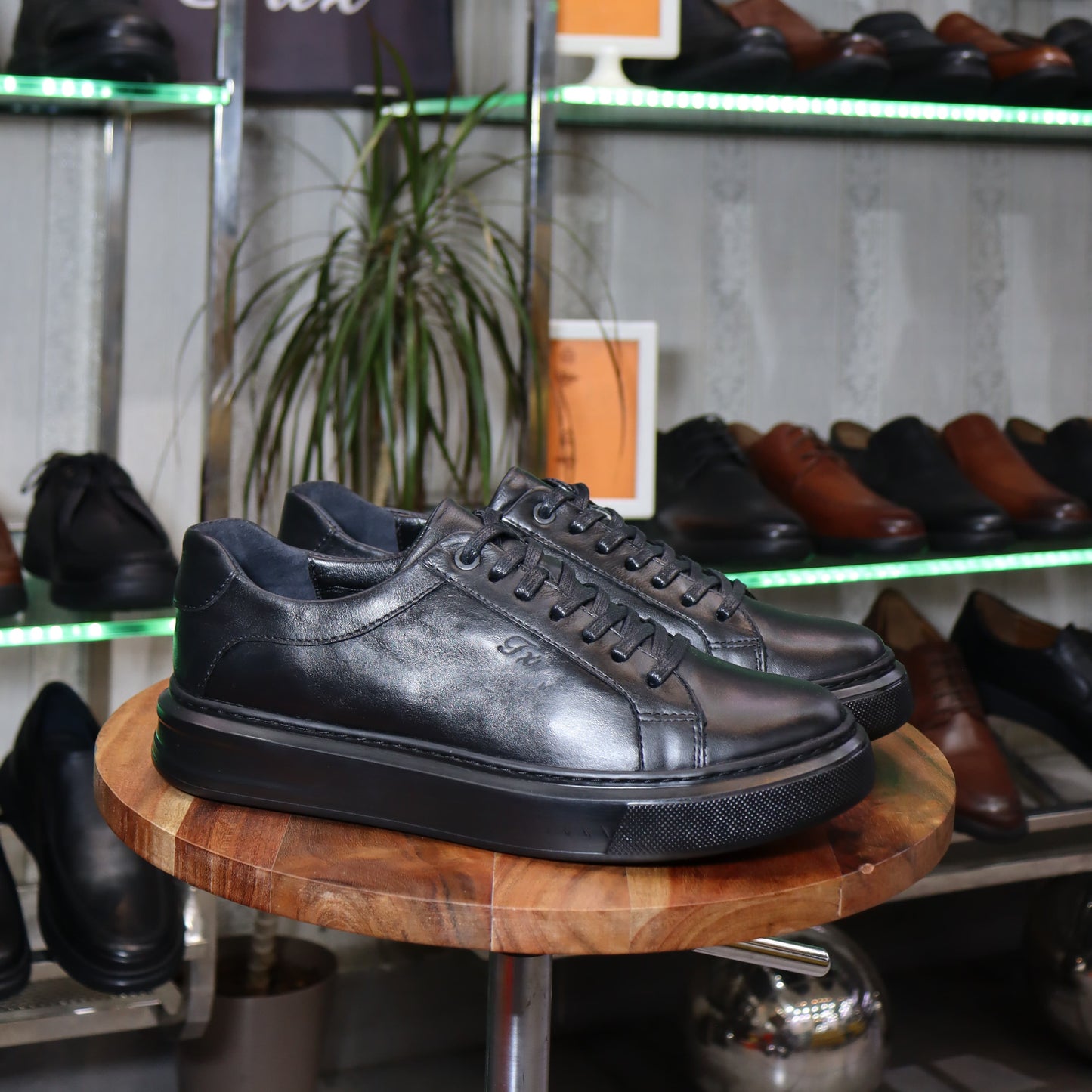Kooper - Basket en cuir noir lisse
