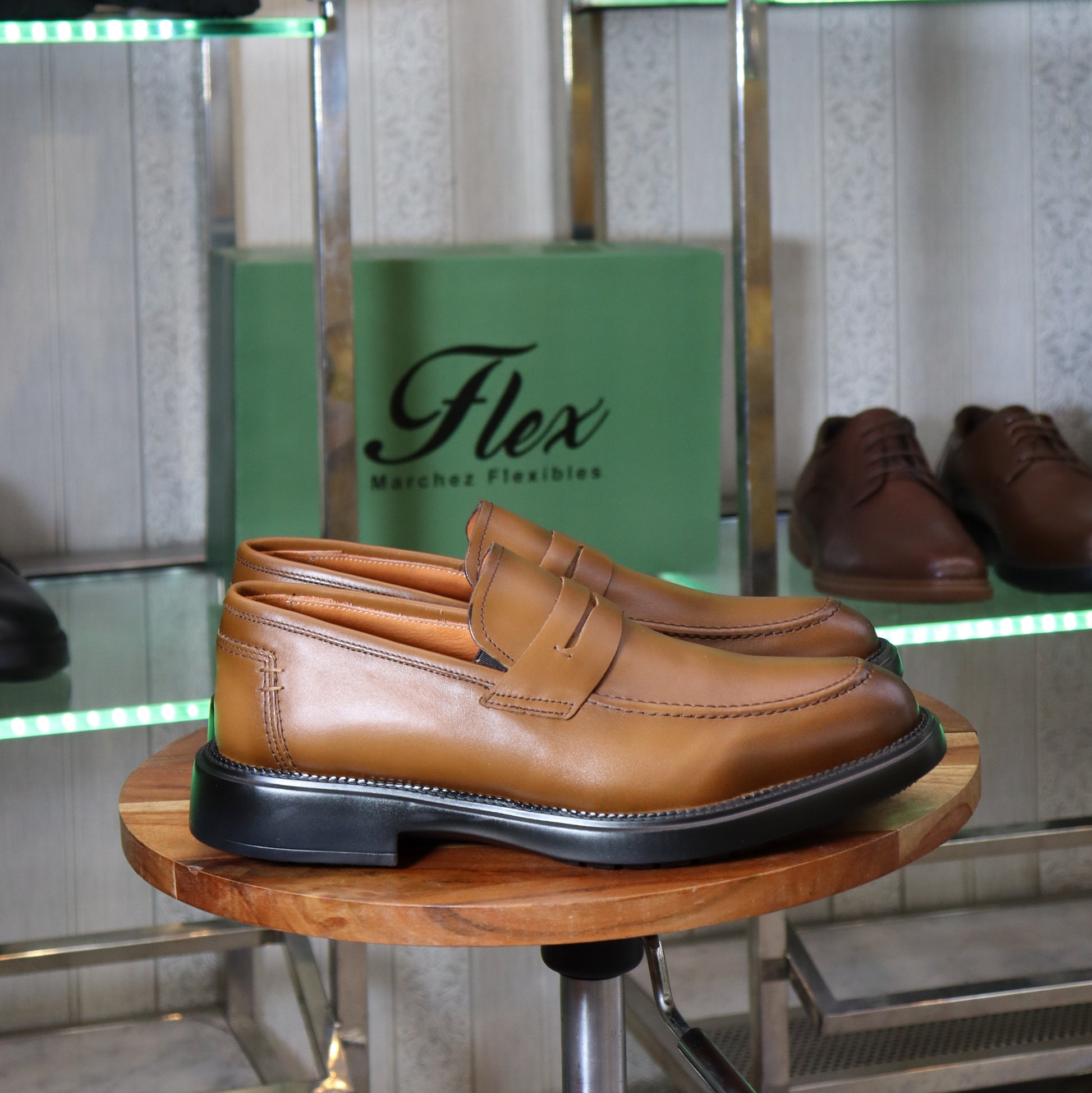 Mocassin penny loafer en cuir camel homme semelle noire épaisse artisanal - Flexshoes Maroc