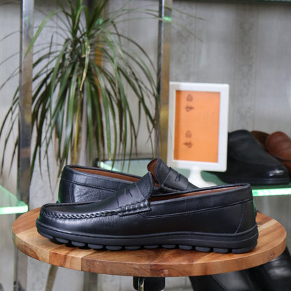Mocassin En Cuir  homme en cuir naturel  - Flexshoes, confort et style marocain
Mocassin En Cuir  homme en cuir véritable - Flexshoes Maroc, qualité premium

