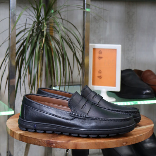 Mocassin En Cuir  homme en cuir naturel  - Flexshoes, confort et style marocain
Mocassin En Cuir  homme en cuir véritable - Flexshoes Maroc, qualité premium


