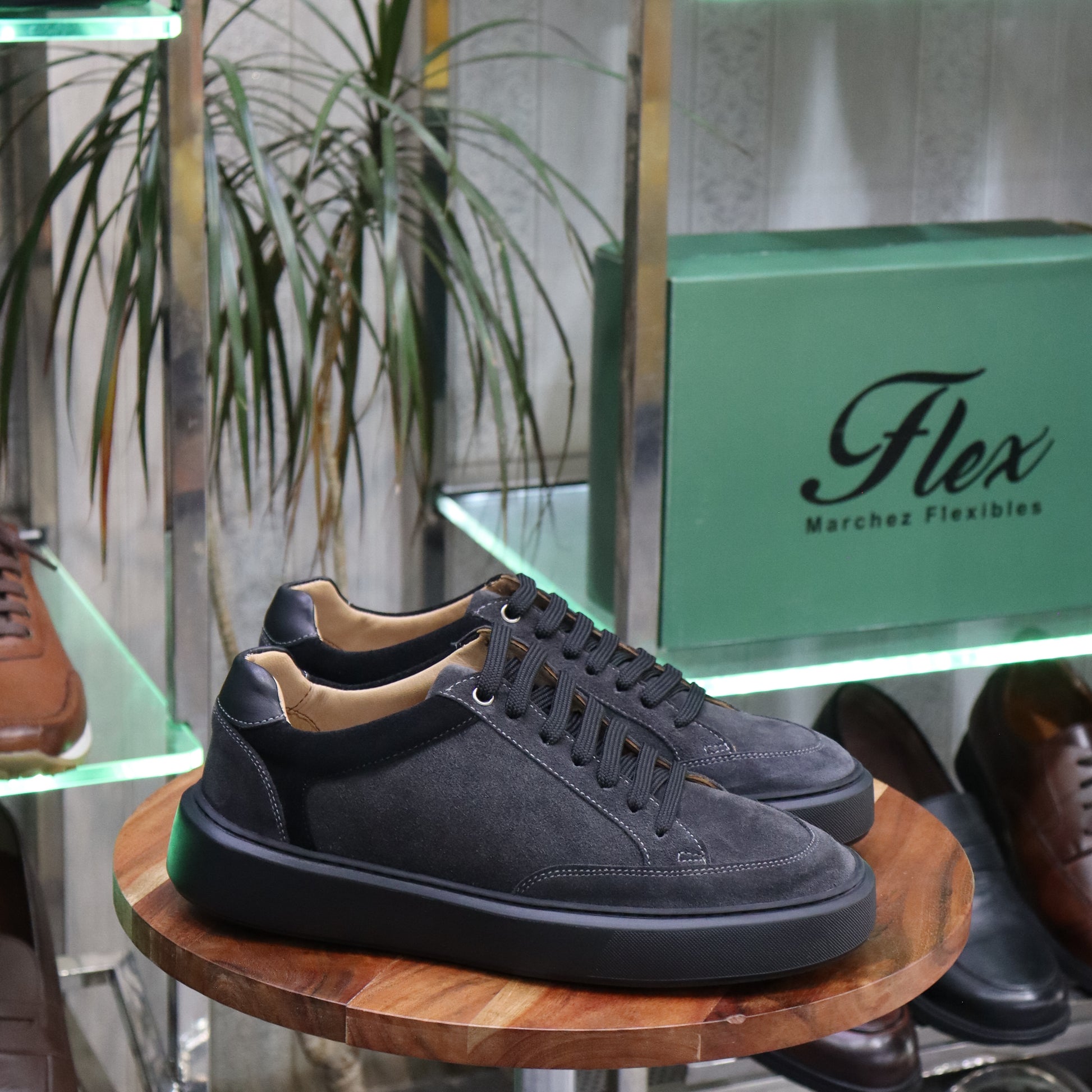 Basket  En Cuir Noir Nubuck - Vigo