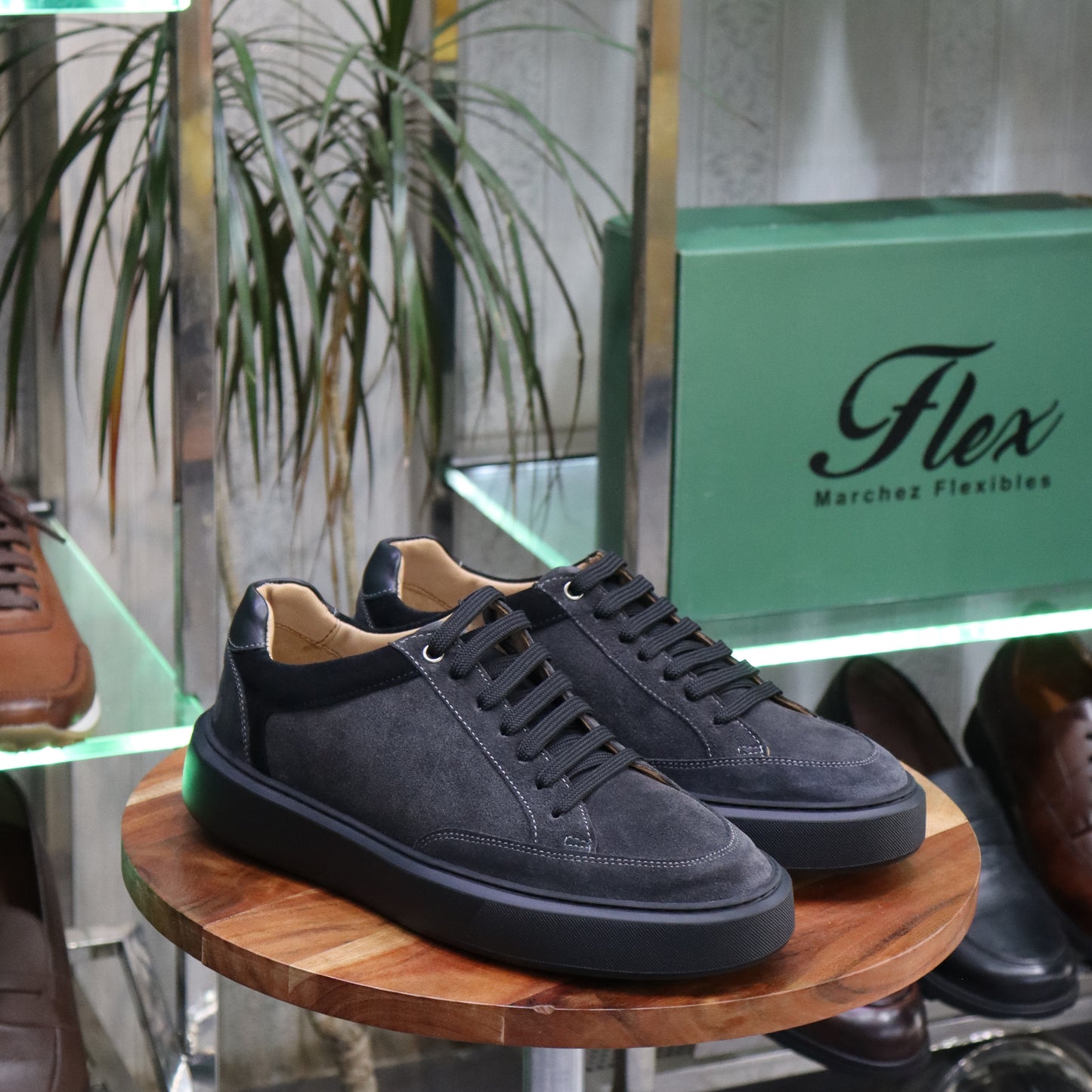 Basket  En Cuir Noir Nubuck - Vigo